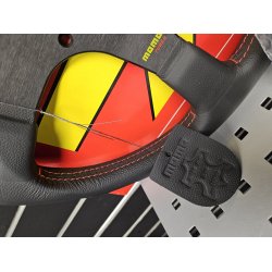 Momo tuner rat med rde syninger + Emblem